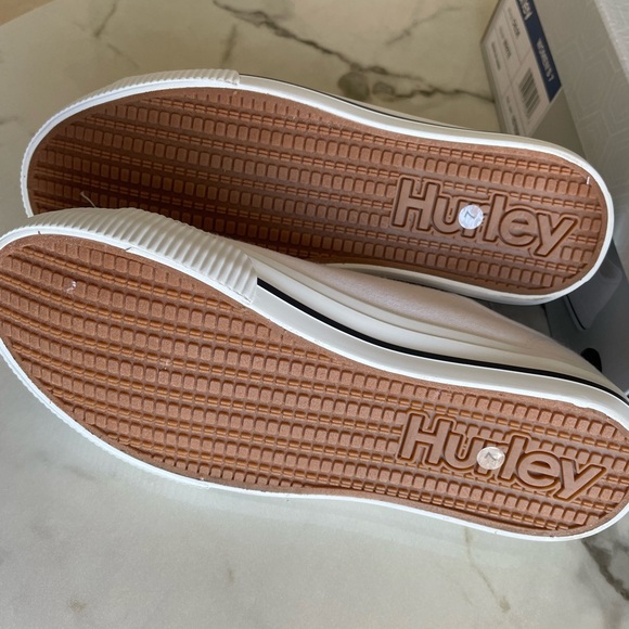*NWT* Hurley white slip-on shoes - Picture 4 of 4